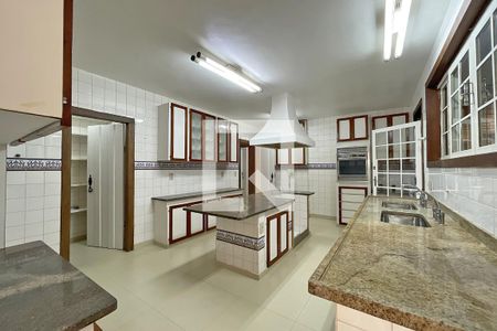 Casa de condomínio à venda com 950m², 4 quartos e 10 vagas Casa de condomínio à venda com 950m², 4 quartos e 10 vagasCozinha