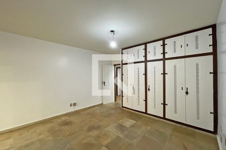 Casa de condomínio à venda com 950m², 4 quartos e 10 vagas Casa de condomínio à venda com 950m², 4 quartos e 10 vagasSuíte 4