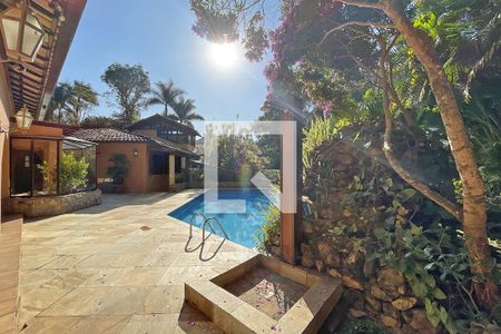 Casa de condomínio à venda com 950m², 4 quartos e 10 vagas Casa de condomínio à venda com 950m², 4 quartos e 10 vagasÁrea externa