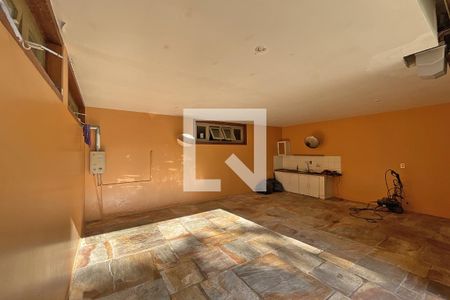 Casa de condomínio à venda com 950m², 4 quartos e 10 vagas Casa de condomínio à venda com 950m², 4 quartos e 10 vagasGaragem