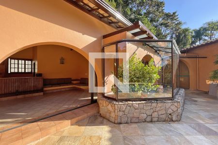 Casa de condomínio à venda com 950m², 4 quartos e 10 vagas Casa de condomínio à venda com 950m², 4 quartos e 10 vagasÁrea externa