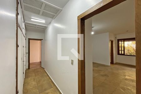 Casa de condomínio à venda com 950m², 4 quartos e 10 vagas Casa de condomínio à venda com 950m², 4 quartos e 10 vagasCorredor