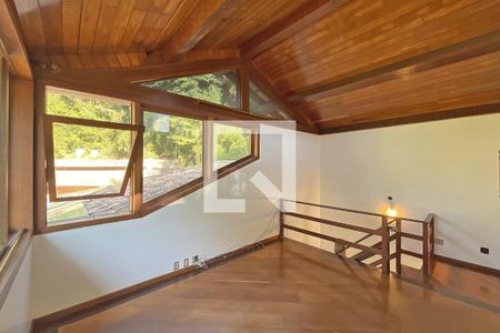 Casa de condomínio à venda com 950m², 4 quartos e 10 vagas Casa de condomínio à venda com 950m², 4 quartos e 10 vagasMezanino