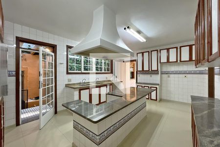 Casa de condomínio à venda com 950m², 4 quartos e 10 vagas Casa de condomínio à venda com 950m², 4 quartos e 10 vagasCozinha