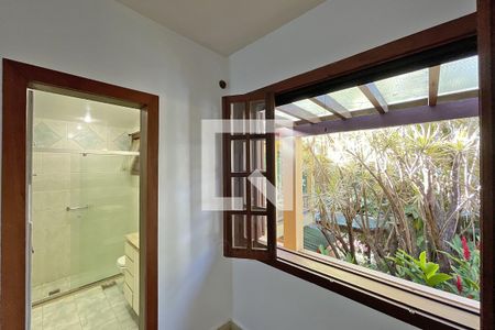 Casa de condomínio à venda com 950m², 4 quartos e 10 vagas Casa de condomínio à venda com 950m², 4 quartos e 10 vagasSuíte 3