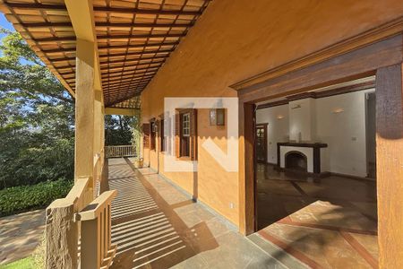Casa de condomínio à venda com 950m², 4 quartos e 10 vagas Casa de condomínio à venda com 950m², 4 quartos e 10 vagasVaranda