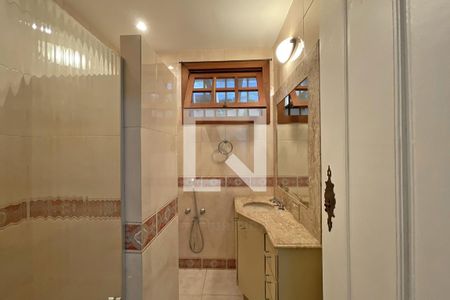 Casa de condomínio à venda com 950m², 4 quartos e 10 vagas Casa de condomínio à venda com 950m², 4 quartos e 10 vagasBanheiro suíte 2
