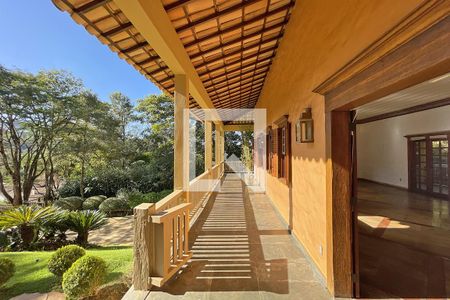 Casa de condomínio à venda com 950m², 4 quartos e 10 vagas Casa de condomínio à venda com 950m², 4 quartos e 10 vagasVaranda