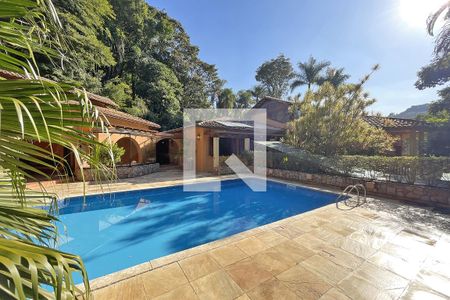 Casa de condomínio à venda com 950m², 4 quartos e 10 vagas Casa de condomínio à venda com 950m², 4 quartos e 10 vagasÁrea externa