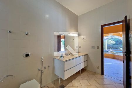 Casa de condomínio à venda com 950m², 4 quartos e 10 vagas Casa de condomínio à venda com 950m², 4 quartos e 10 vagasBanheiro