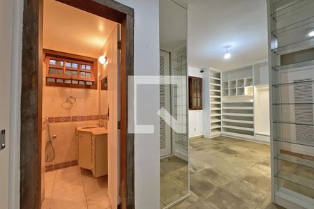 Casa de condomínio à venda com 950m², 4 quartos e 10 vagas Casa de condomínio à venda com 950m², 4 quartos e 10 vagasSuíte 2