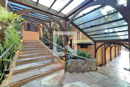 Casa de condomínio à venda com 950m², 4 quartos e 10 vagas Casa de condomínio à venda com 950m², 4 quartos e 10 vagasÁrea externa
