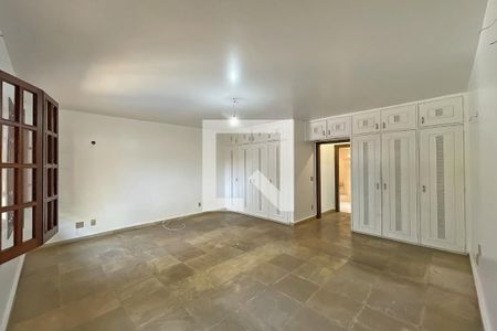 Casa de condomínio à venda com 950m², 4 quartos e 10 vagas Casa de condomínio à venda com 950m², 4 quartos e 10 vagasSuíte 1