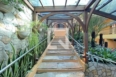 Casa de condomínio à venda com 950m², 4 quartos e 10 vagas Casa de condomínio à venda com 950m², 4 quartos e 10 vagasÁrea externa
