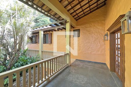 Casa de condomínio à venda com 950m², 4 quartos e 10 vagas Casa de condomínio à venda com 950m², 4 quartos e 10 vagasVaranda