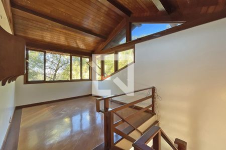 Casa de condomínio à venda com 950m², 4 quartos e 10 vagas Casa de condomínio à venda com 950m², 4 quartos e 10 vagasMezanino