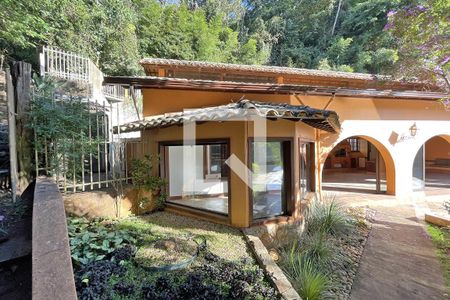 Casa de condomínio à venda com 950m², 4 quartos e 10 vagas Casa de condomínio à venda com 950m², 4 quartos e 10 vagasÁrea externa