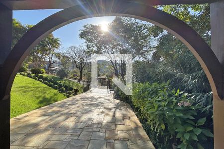 Casa de condomínio à venda com 950m², 4 quartos e 10 vagas Casa de condomínio à venda com 950m², 4 quartos e 10 vagasÁrea externa
