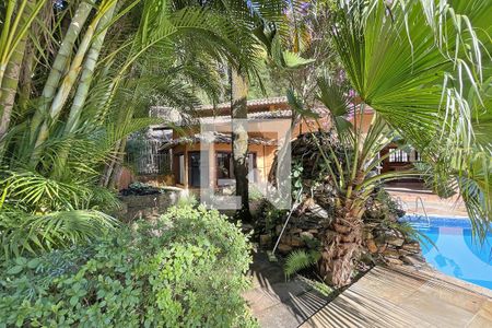 Casa de condomínio à venda com 950m², 4 quartos e 10 vagas Casa de condomínio à venda com 950m², 4 quartos e 10 vagasÁrea externa