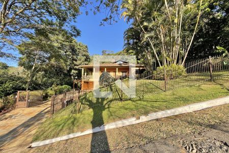 Casa de condomínio à venda com 950m², 4 quartos e 10 vagas Casa de condomínio à venda com 950m², 4 quartos e 10 vagasÁrea externa