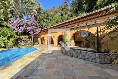 Casa de condomínio à venda com 950m², 4 quartos e 10 vagas Casa de condomínio à venda com 950m², 4 quartos e 10 vagasÁrea externa