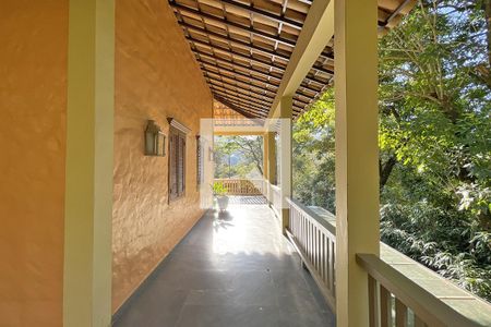 Casa de condomínio à venda com 950m², 4 quartos e 10 vagas Casa de condomínio à venda com 950m², 4 quartos e 10 vagasVaranda