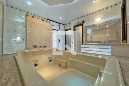 Casa de condomínio à venda com 950m², 4 quartos e 10 vagas Casa de condomínio à venda com 950m², 4 quartos e 10 vagasBanheiro suíte 1