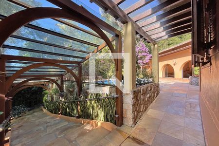 Casa de condomínio à venda com 950m², 4 quartos e 10 vagas Casa de condomínio à venda com 950m², 4 quartos e 10 vagasÁrea externa