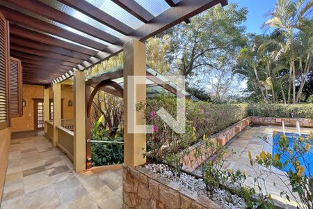 Casa de condomínio à venda com 950m², 4 quartos e 10 vagas Casa de condomínio à venda com 950m², 4 quartos e 10 vagasÁrea externa