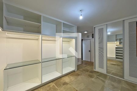 Casa de condomínio à venda com 950m², 4 quartos e 10 vagas Casa de condomínio à venda com 950m², 4 quartos e 10 vagasSuíte 2