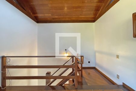 Casa de condomínio à venda com 950m², 4 quartos e 10 vagas Casa de condomínio à venda com 950m², 4 quartos e 10 vagasMezanino