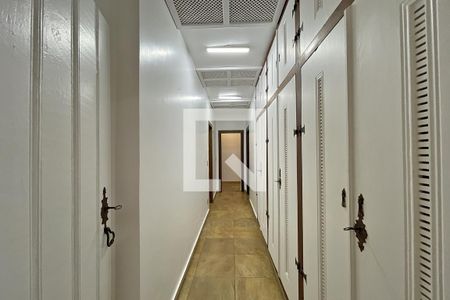 Casa de condomínio à venda com 950m², 4 quartos e 10 vagas Casa de condomínio à venda com 950m², 4 quartos e 10 vagasCorredor