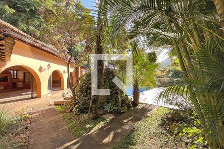 Casa de condomínio à venda com 950m², 4 quartos e 10 vagas Casa de condomínio à venda com 950m², 4 quartos e 10 vagasÁrea externa