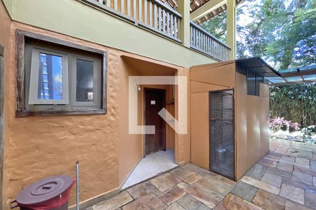 Casa de condomínio à venda com 950m², 4 quartos e 10 vagas Casa de condomínio à venda com 950m², 4 quartos e 10 vagasÁrea externa
