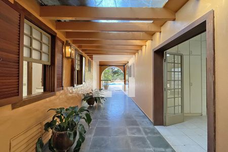 Casa de condomínio à venda com 950m², 4 quartos e 10 vagas Casa de condomínio à venda com 950m², 4 quartos e 10 vagasÁrea externa