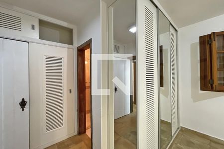 Casa de condomínio à venda com 950m², 4 quartos e 10 vagas Casa de condomínio à venda com 950m², 4 quartos e 10 vagasSuíte 2