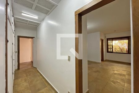 Casa de condomínio à venda com 950m², 4 quartos e 10 vagas Casa de condomínio à venda com 950m², 4 quartos e 10 vagasCorredor