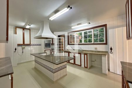 Casa de condomínio à venda com 950m², 4 quartos e 10 vagas Casa de condomínio à venda com 950m², 4 quartos e 10 vagasCozinha