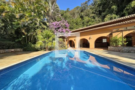 Casa de condomínio à venda com 950m², 4 quartos e 10 vagas Casa de condomínio à venda com 950m², 4 quartos e 10 vagasÁrea externa
