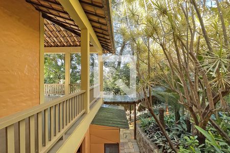 Casa de condomínio à venda com 950m², 4 quartos e 10 vagas Casa de condomínio à venda com 950m², 4 quartos e 10 vagasVaranda
