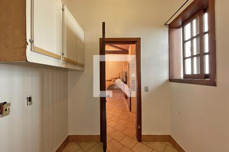 Casa de condomínio à venda com 950m², 4 quartos e 10 vagas Casa de condomínio à venda com 950m², 4 quartos e 10 vagasQuarto de serviço