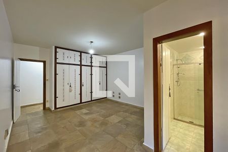Casa de condomínio à venda com 950m², 4 quartos e 10 vagas Casa de condomínio à venda com 950m², 4 quartos e 10 vagasSuíte 4