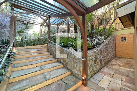 Casa de condomínio à venda com 950m², 4 quartos e 10 vagas Casa de condomínio à venda com 950m², 4 quartos e 10 vagasÁrea externa