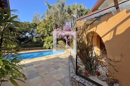 Casa de condomínio à venda com 950m², 4 quartos e 10 vagas Casa de condomínio à venda com 950m², 4 quartos e 10 vagasÁrea externa