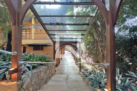 Casa de condomínio à venda com 950m², 4 quartos e 10 vagas Casa de condomínio à venda com 950m², 4 quartos e 10 vagasÁrea externa