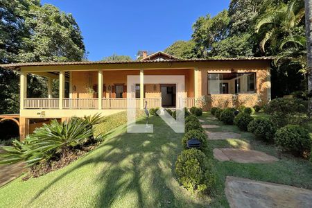 Casa de condomínio à venda com 950m², 4 quartos e 10 vagas Casa de condomínio à venda com 950m², 4 quartos e 10 vagasÁrea externa