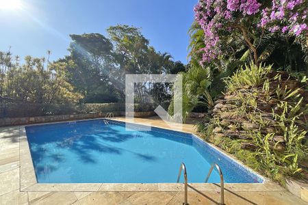 Casa de condomínio à venda com 950m², 4 quartos e 10 vagas Casa de condomínio à venda com 950m², 4 quartos e 10 vagasÁrea externa