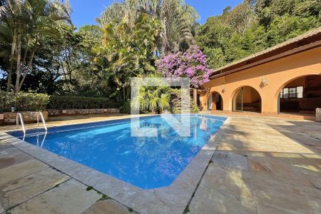 Casa de condomínio à venda com 950m², 4 quartos e 10 vagas Casa de condomínio à venda com 950m², 4 quartos e 10 vagasÁrea externa