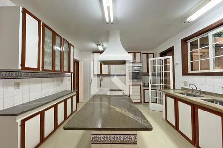 Casa de condomínio à venda com 950m², 4 quartos e 10 vagas Casa de condomínio à venda com 950m², 4 quartos e 10 vagasCozinha