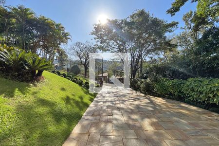 Casa de condomínio à venda com 950m², 4 quartos e 10 vagas Casa de condomínio à venda com 950m², 4 quartos e 10 vagasÁrea externa